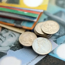 Gold's rising value supports Australian Dollar as AUD/USD forecast targets 0.74 in three months, driven by RBA and commodities